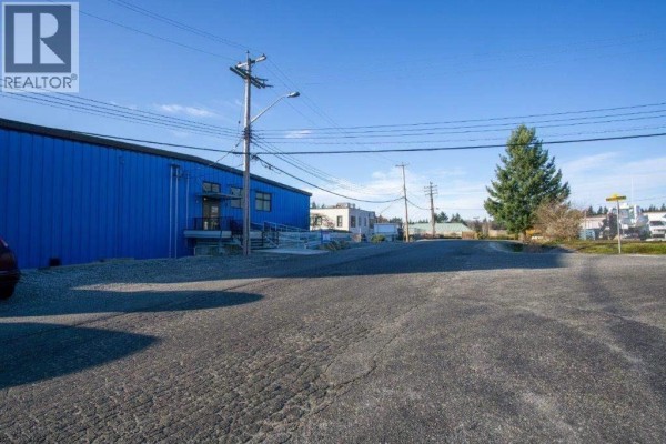 210 1058 Gibsons Way, Gibsons, BC V0N1V7 Photo 3