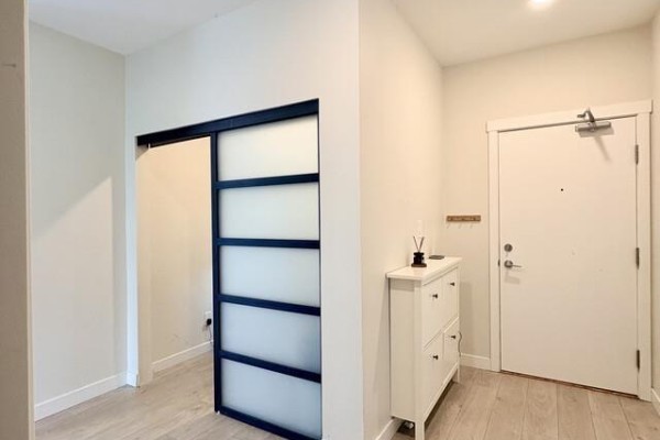 210 10838 Whalley Boulevard, Surrey, BC V3R0G8 Photo 4