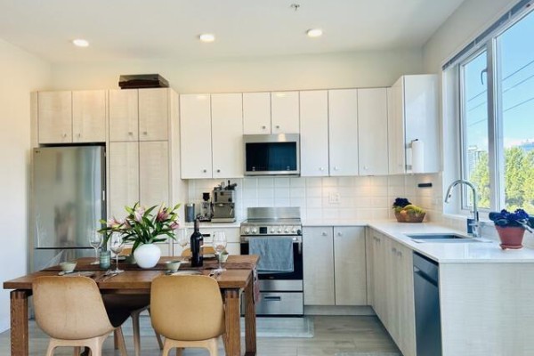 210 10838 Whalley Boulevard, Surrey, BC V3R0G8 Photo 5