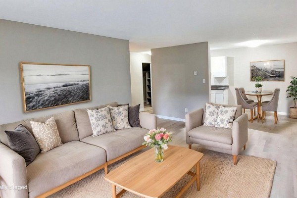 210 14831 104 Avenue, Surrey, BC V3R1M5 Photo 4