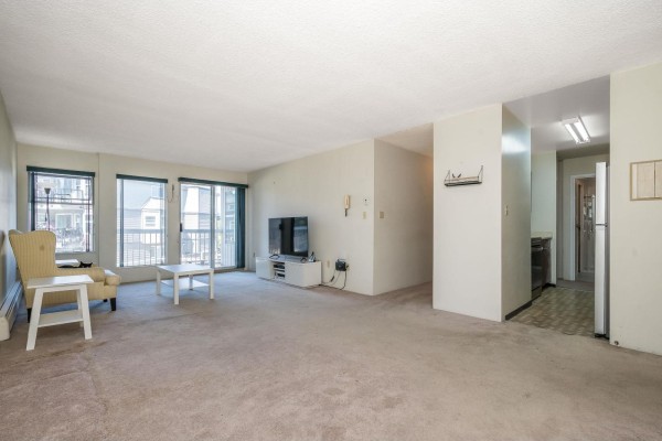 210 1860 E Southmere Crescent, Surrey, BC V4A6Y7 Photo 5