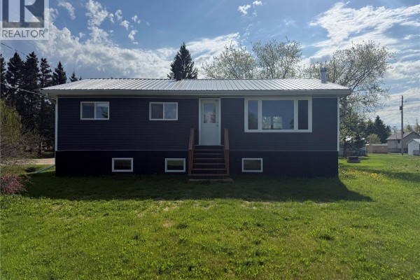 Family room - 210 1st Street W, Meath Park, SK S0J1T0 Photo 4