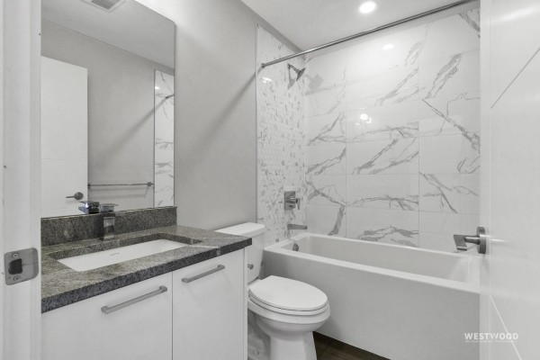 210 20696 Eastleigh Crescent, Langley, BC V3A0M3 Photo 5