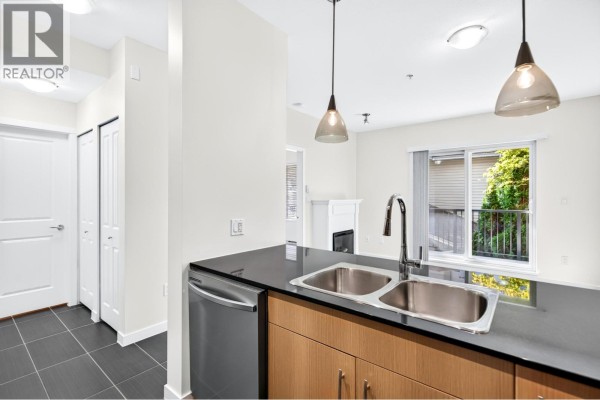 210 22290 North Avenue, Maple Ridge, BC V2X8Z8 Photo 5