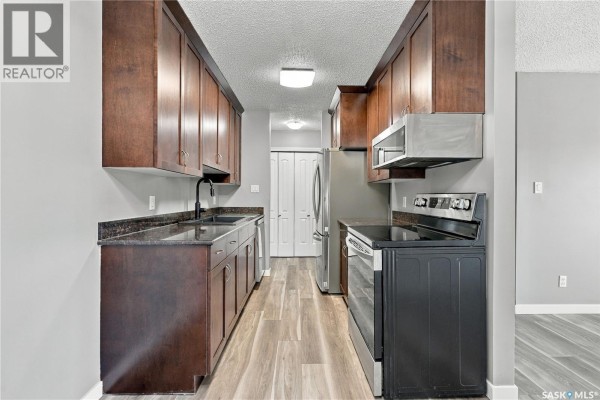 Kitchen - 210 2233 St Henry Avenue, Saskatoon, SK S7M5K6 Photo 2