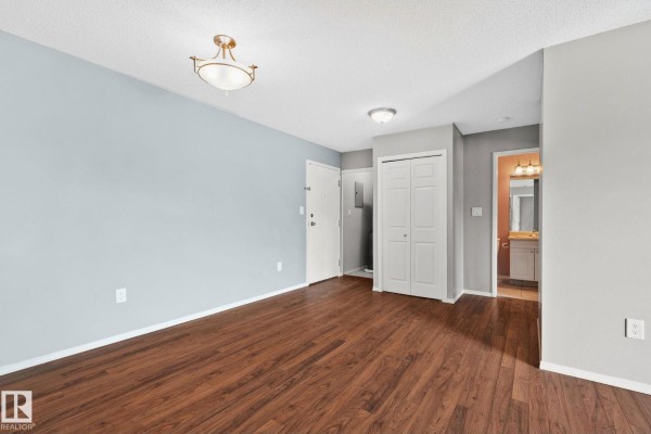 Kitchen - #210 2508 50 St Nw, Edmonton, AB T6L6X9 Photo 3