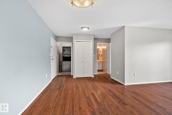 Primary Bedroom - #210 2508 50 St Nw, Edmonton, AB T6L6X9 Photo 4