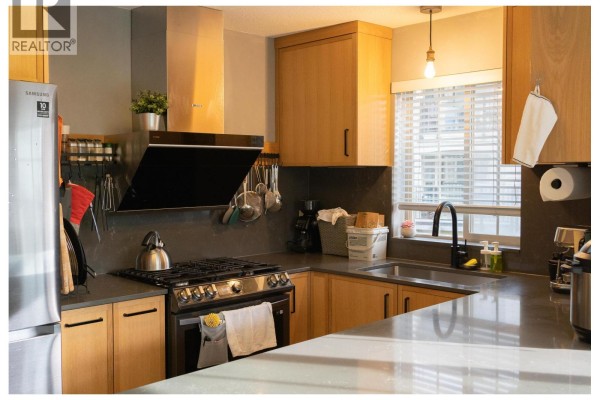 210 2958 Silver Springs Boulevard, Coquitlam, BC V3E3R9 Photo 2