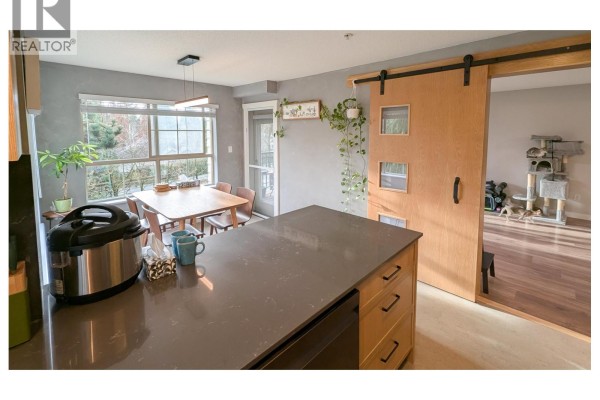 210 2958 Silver Springs Boulevard, Coquitlam, BC V3E3R9 Photo 4