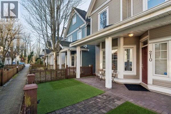 210 3000 Riverbend Drive, Coquitlam, BC V3C6R1 Photo 2