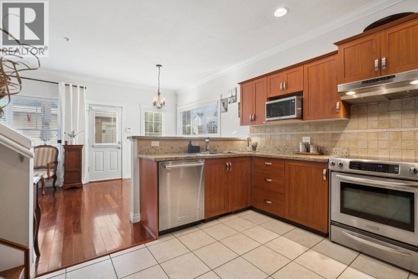 210 3000 Riverbend Drive, Coquitlam, BC V3C6R1 Photo 5