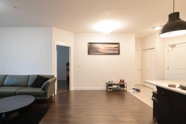 210 33545 Rainbow Avenue, Abbotsford, BC V2S0B9 Photo 5