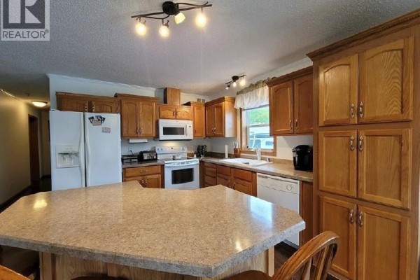 Dining room - 210 4th Street E, Meadow Lake, SK S9X1H5 Photo 2