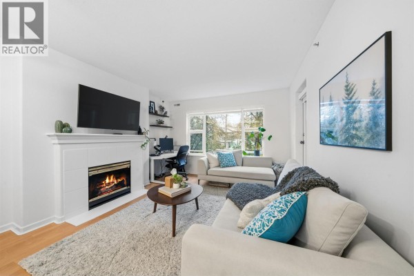 210 5281 Oakmount Crescent, Burnaby, BC V5H4S7 Photo 4