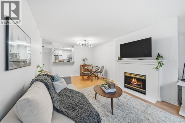 210 5281 Oakmount Crescent, Burnaby, BC V5H4S7 Photo 5