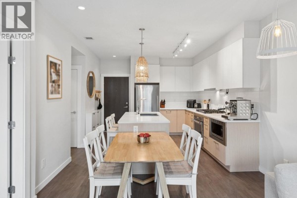 210 625 E 3rd Street, North Vancouver, BC V7L1G6 Photo 4