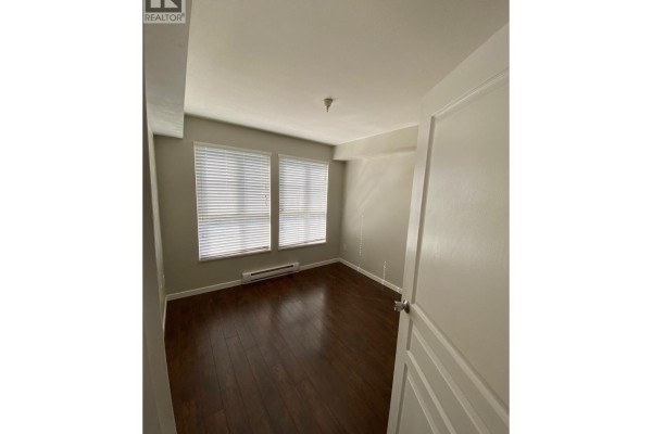 210 6991 Victoria Drive, Vancouver, BC V5P3Y7 Photo 3