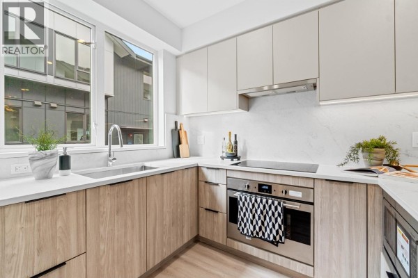 210 7161 17th Avenue, Burnaby, BC V3N0K1 Photo 5