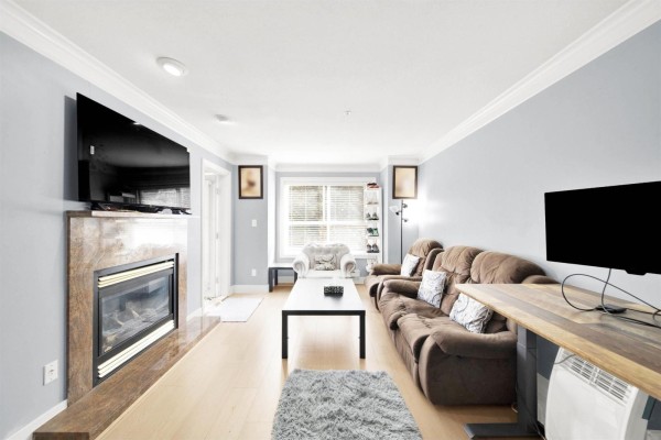 210 8115 121a Street, Surrey, BC V3W1J2 Photo 5