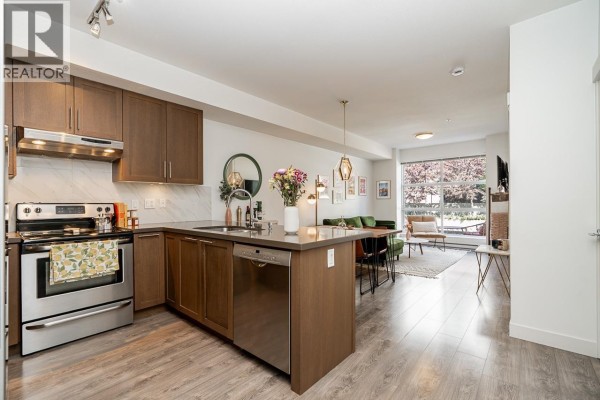 210 827 Roderick Avenue, Coquitlam, BC V3K0E3 Photo 4