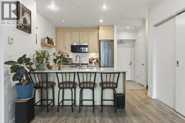 210 9080 University Crescent, Burnaby, BC V5A0B7 Photo 4