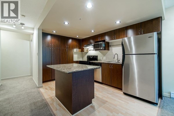 210 9232 University Crescent, Burnaby, BC V5A0A3 Photo 4