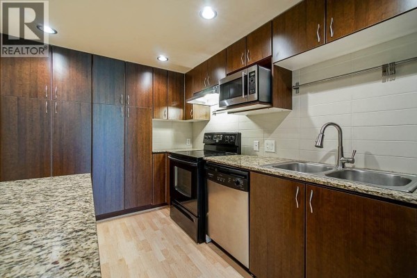 210 9232 University Crescent, Burnaby, BC V5A0A3 Photo 5