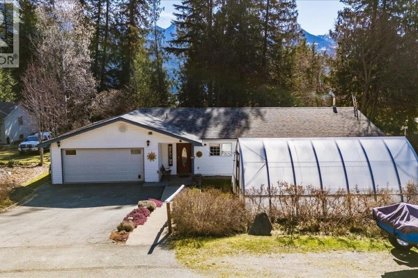 210 Bayview Street, Kaslo Photo 3