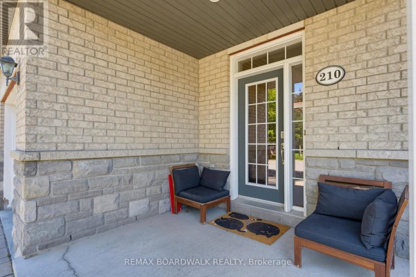 210 Broxburn Crescent, Ottawa, ON K2J0N7 Photo 4