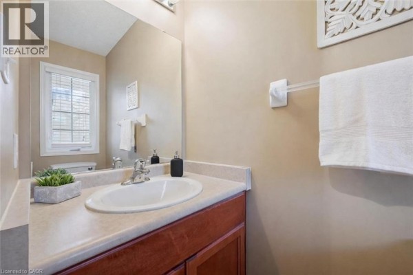 4pc Ensuite bath - 210 Dawn Avenue Unit# 38, Guelph, ON N1G5L5 Photo 5