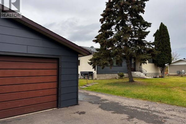 Kitchen - 210 Kent Street, Rural Camrose County, AB T4V2N1 Photo 3