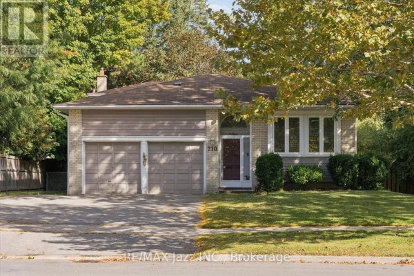 Kitchen - 210 Murray Drive, Aurora, ON L4G2C5 Photo 2