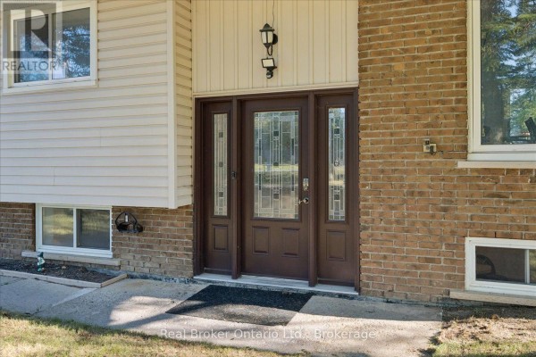 Kitchen - 210 Patricia Crescent, Selwyn, ON K9J6X3 Photo 5