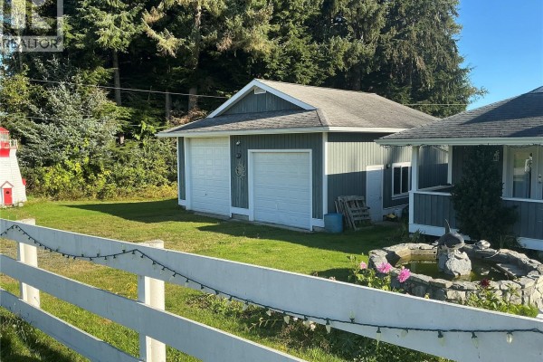 Bathroom - 210 Poplar Rd, Alert Bay, BC V0N1A0 Photo 2