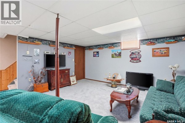 Living room - 210 Railway Avenue, Mortlach, SK S0H3E0 Photo 5