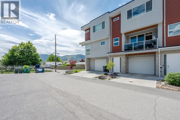 3pc Ensuite bath - 210 Scott Avenue Unit# 107, Penticton, BC V2A2J5 Photo 5