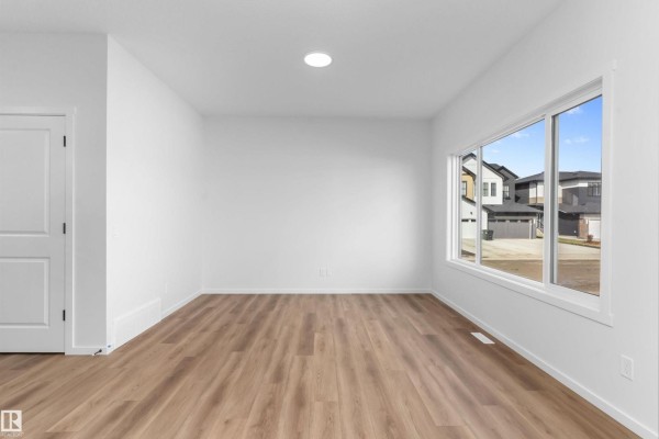 210 Stetson Lo, Ardrossan Photo 5