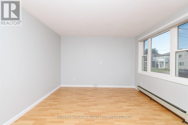 Primary Bedroom - 210 Taylor Street, Thorold, ON L2V1C3 Photo 5