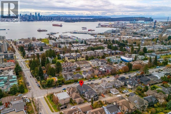 210 W 5th Street, North Vancouver, BC V7M1K1 Photo 2