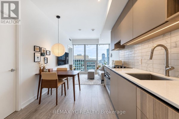 Kitchen - 2101 - 55 Mercer Street, Toronto, ON M5V0W4 Photo 3