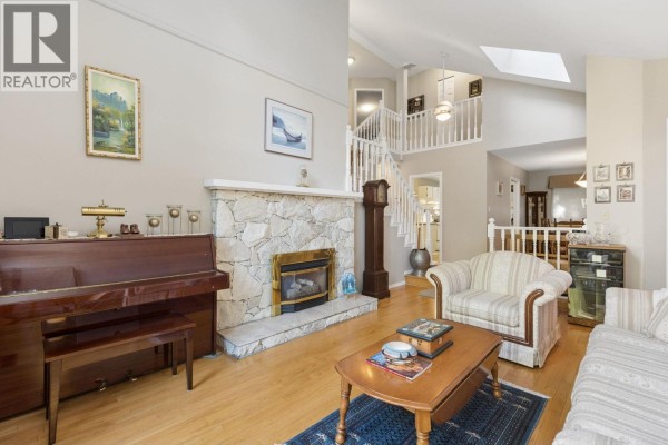 2102 Kirkstone Place, North Vancouver, BC V7J3R1 Photo 5