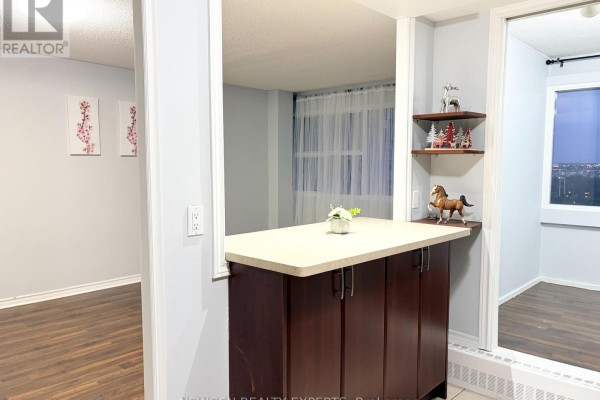 Den - 2103 - 715 Don Mills Road, Toronto, ON M3C1S5 Photo 5