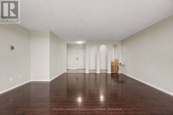 Living room - 2104 - 1785 Frobisher Lane, Ottawa, ON K1G3T7 Photo 4