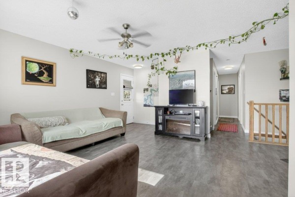 Family room - 2104 145 Av Nw, Edmonton, AB T5Y1T9 Photo 4
