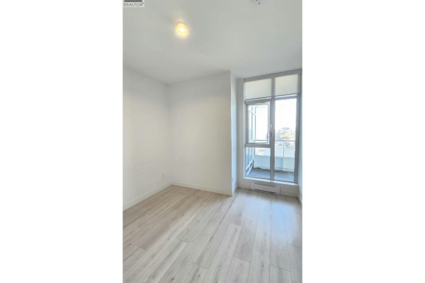 2104 6080 Mckay Avenue, Burnaby, BC V5H0J4 Photo 4