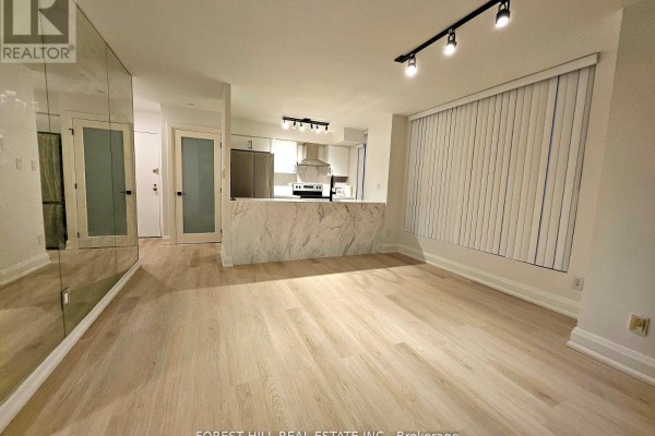 Kitchen - 2105 - 24 Wellesley Street W, Toronto, ON M4Y2X6 Photo 3