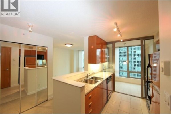 2105 1288 Alberni Street, Vancouver, BC V6E4R3 Photo 2