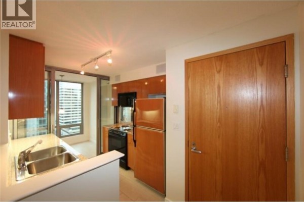 2105 1288 Alberni Street, Vancouver, BC V6E4R3 Photo 4