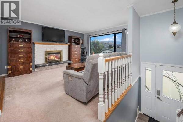 Kitchen - 2105 20 Avenue, Vernon, BC V1T7J7 Photo 4