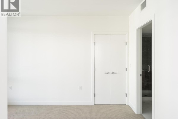 2105 7769 Park Crescent, Burnaby, BC V3N0J7 Photo 3